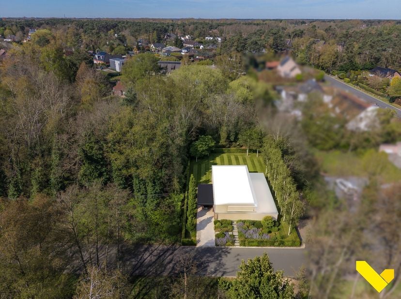 Terrain à vendre
                    à 2400 Mol