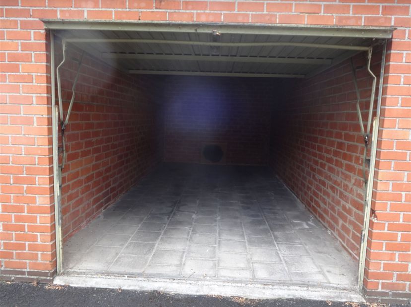 Garagebox gelegen te Kortrijk, Godfried Devreeselaan 17-19.  Vrij op 01/11/2025