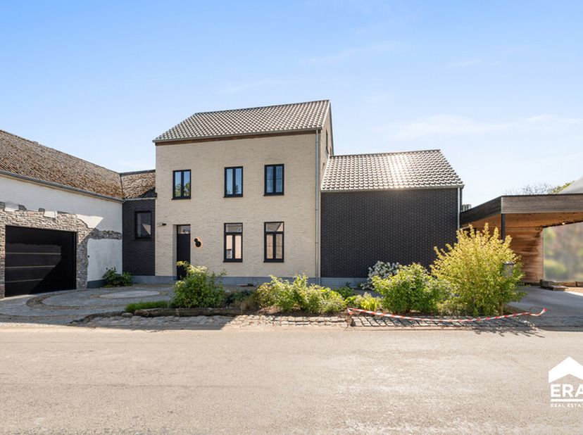 Te koop: instapklare villa met garage en carport in een rustige, groene en landelijke omgeving te Gingelom Deze stijlvolle open bebouwing werd de afge