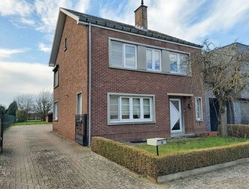                                         Maison à vendre à Uikhoven, € 345.000
