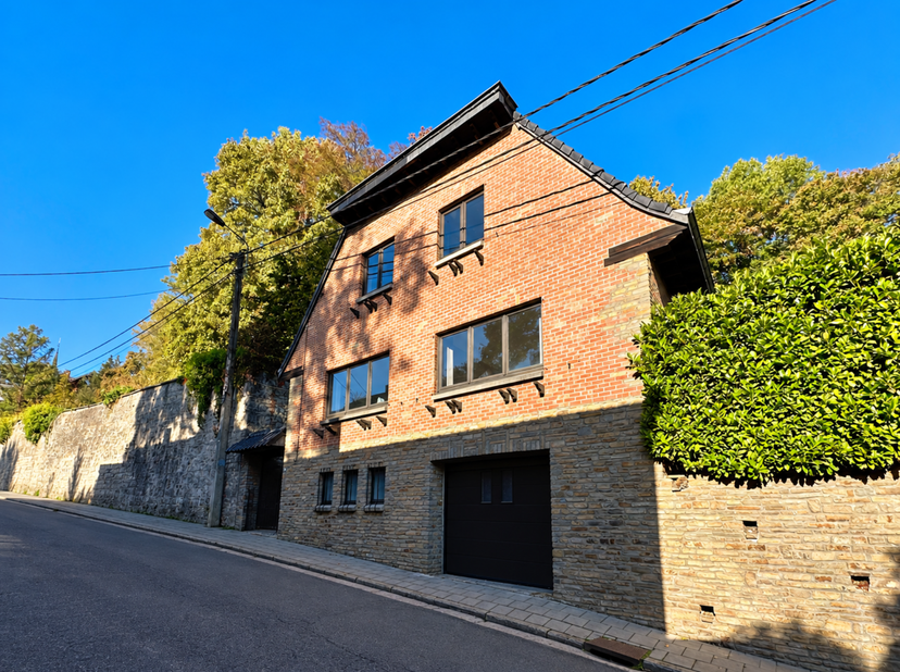 Maison à vendre à Avenue du Rond-Point 10,
                    5580 Rochefort