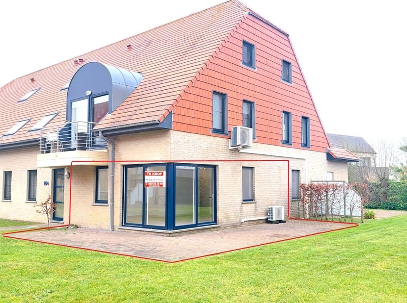 <br />
Ontdek dit gezellig &amp;amp; instapklaar gelijkvloers appartement op wandelafstand van het strand van Bredene.<br />
Rustig gelegen achteraan het