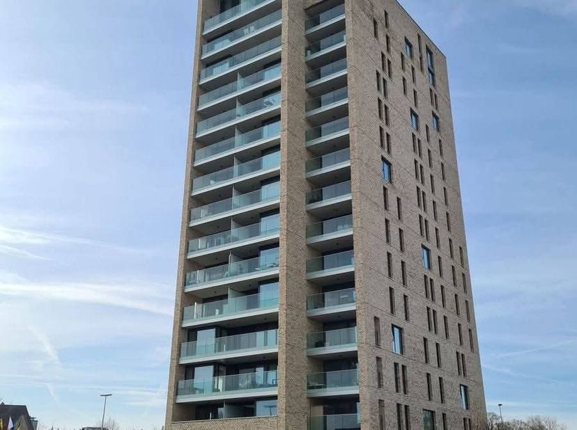 Alle inkleding en voorzieningen, zichtbaar op de foto's, zijn inbegrepen:<br />
<br />
Zeer energiezuinig appartement met 1 slaapkamer. Hoogwaardige a
