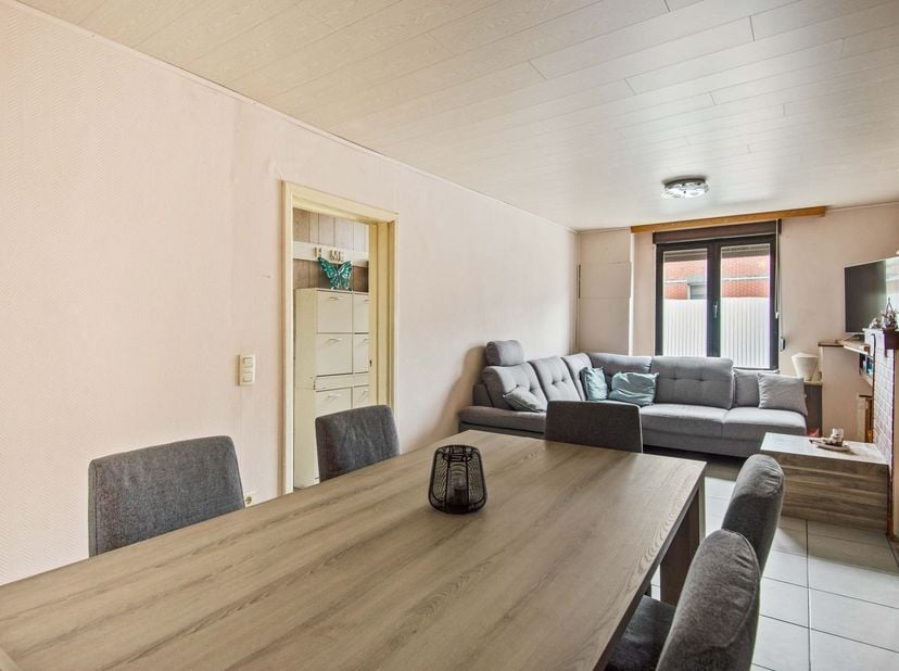 Ligging:<br />
Deze woning is gelegen in de rustige Kilstraat in Hoboken, een aangename woonomgeving met winkels, scholen, openbaar vervoer en belang
