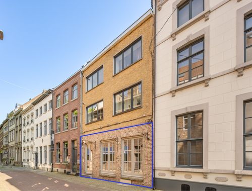                                         Kantoor te koop in Maaseik, € 179.000
