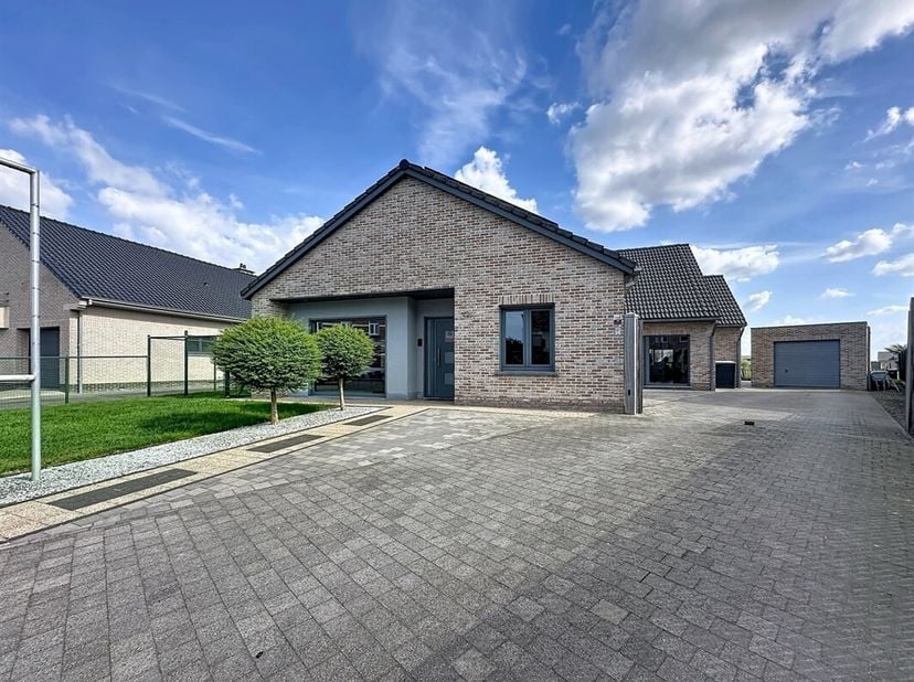 Bien professionnel à vendre
                    à 9130 Verrebroek