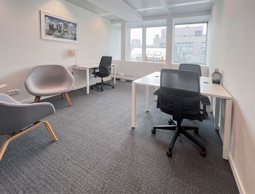                                        Kantoor te huur in Etterbeek, € 735
