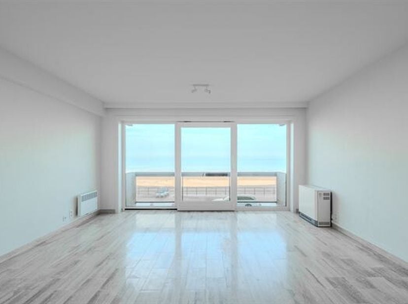 Ontdek dit elegante appartement van 71m² in Middelkerke, een waar pareltje aan de kust. Dit modern gerenoveerde woning biedt het perfecte evenwicht tu