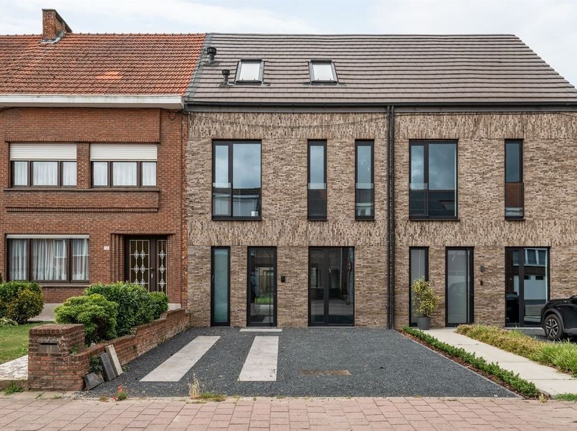 Op zoek naar comfort, stijl en een toplocatie? Deze recent gebouwde woning in het gezellige Rumst combineert moderne luxe met een warme thuisgevoel. I