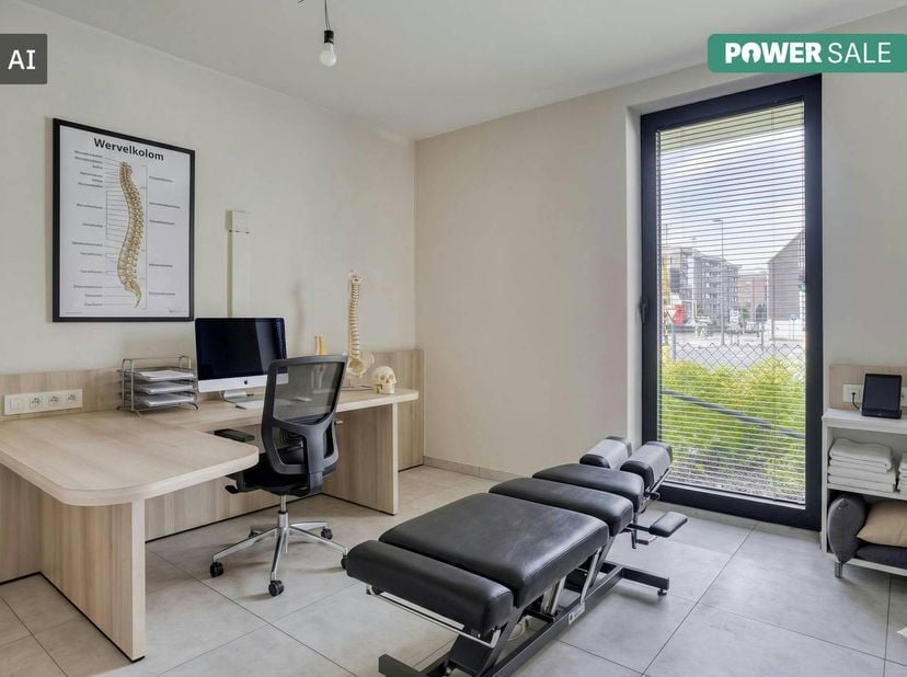 Dit nieuwbouw commercieel pand heeft een totale oppervlakte van ca. 117m². Het pand is heel energiezuinig (label A, E-peil 17). Er is ook een tuin van