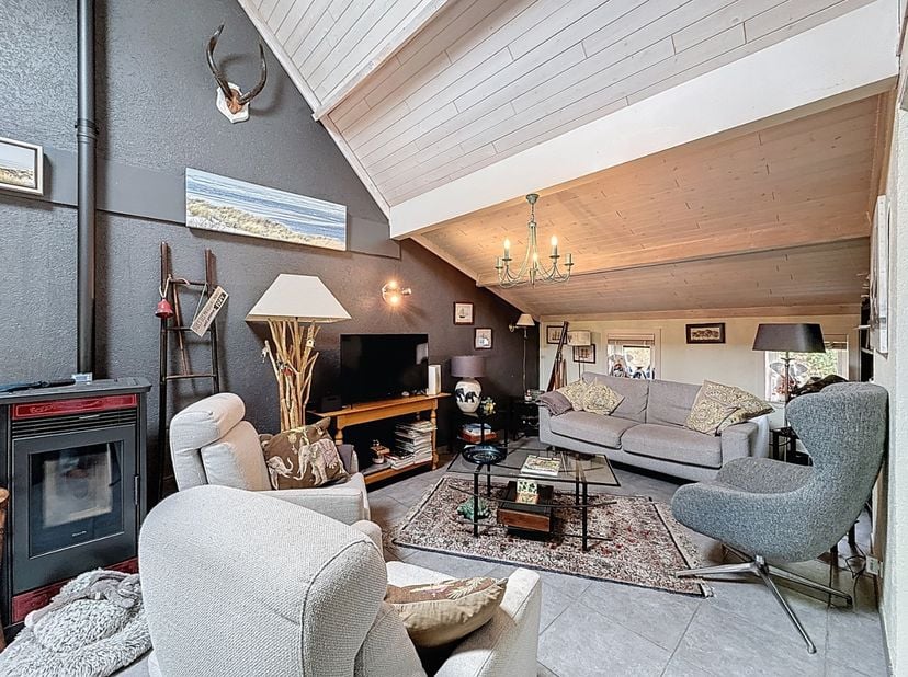 Vakantiewoning gelegen in het groene en rustige domein Nieuwendamme, op wandelafstand van de jachthaven en het openbaar vervoer van Nieuwpoort-Stad.<b