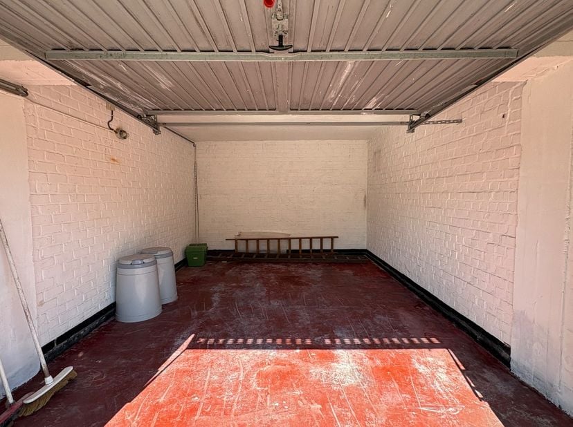 Garage te koop in Groeningestraat 2 bus 3,
                    8530 Harelbeke