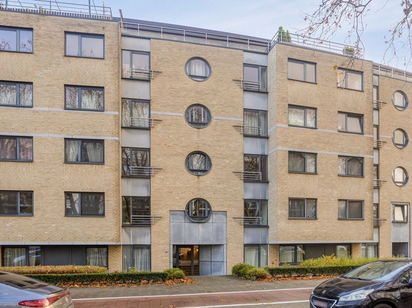 Vous recherchez un appartement au rez-de-chaussée dans un quartier calme à Evere ? Ne cherchez plus, cet appartement au rez-de-chaussée très bien situ