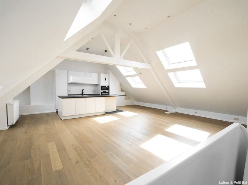 UKKEL - Ideaal gelegen in het hart van Fort Jaco, vlak bij winkels en openbaar vervoer, charmant APPARTEMENT (2slpk/1bur/2bdk) in omgekeerde duplex op