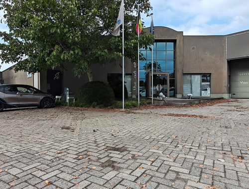                                         Entrepôt avec bureau à vendre à Mortsel, € 1.450.000
