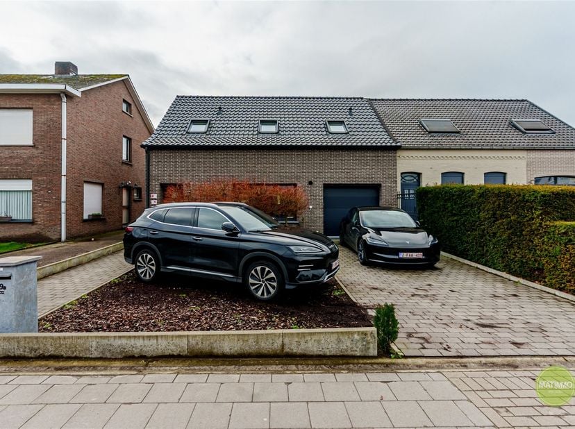 Instapklare, volledig gerenoveerde halfopen woning met 3 slaapkamers in Mol<br />
<br />
Bent u op zoek naar een perfect afgewerkte gezinswoning op