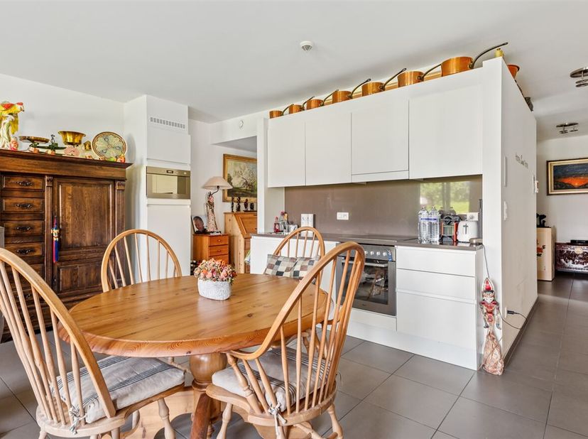 Ruime assistentiewoning (64m²) voorzien van 1 slaapkamer met zonnig terras.<br />
Omschrijving: De assistentiewoning maakt deel uit van de recente res