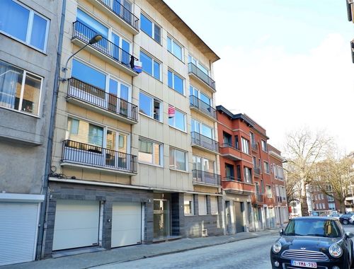                                         Appartement te huur in Kortrijk, € 825
