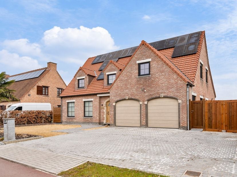 Instapklare open bebouwing op een perceel van 635 m², comfortabel wonen op een vlot bereikbare locatie!<br />
<br />
Deze charmante woning is ideaal g