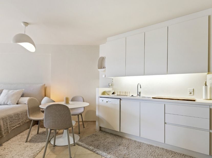 Te koop: Gezellige studio in Oostende, gelegen op de Visserskaai met prachtig panoramisch zicht over het water. Deze studio bevindt zich in het hart v