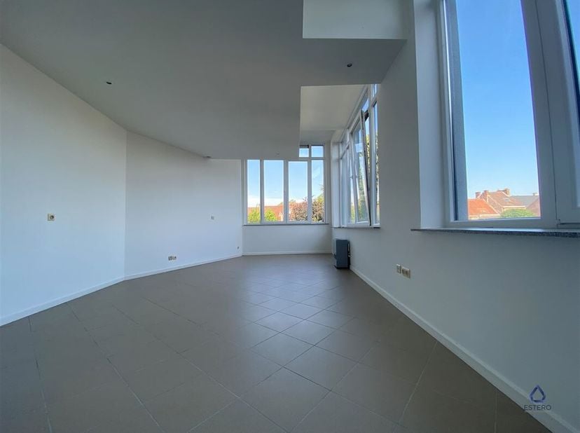 Bent u op zoek naar een charmante, instapklare studio in een rustige buurt, maar toch vlakbij het centrum? <br />
Deze gezellige studio, gelegen aan d