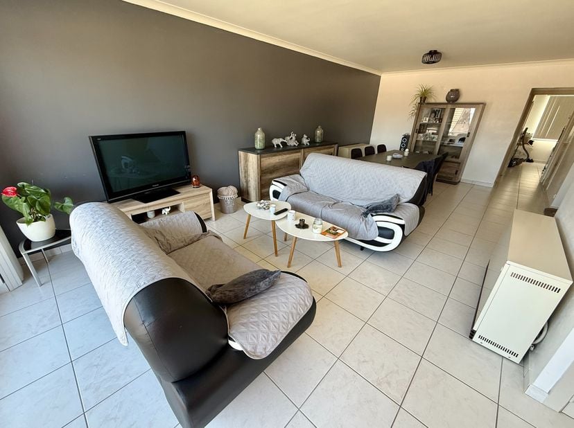 In de Torhoutstraat, op wandelafstand van het centrum van Kortemark, vinden we dit 2 slaapkamer appartement met 2 terrassen.&amp;nbsp;<br />
Het apparteme