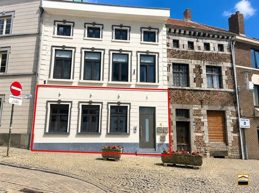 Instapklaar gelijkvloers appartement op toplocatie in het hart van Borgloon <br />
Op een uitstekende ligging, midden in het centrum van Borgloon, be