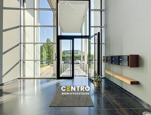                                         Espace de bureaux à louer à Ieper, € 664,26

