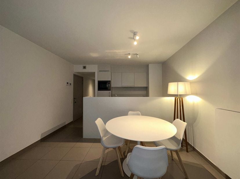 Appartement te huur in Viaduct-Dam 88 bus 303,
                    2060 Antwerpen