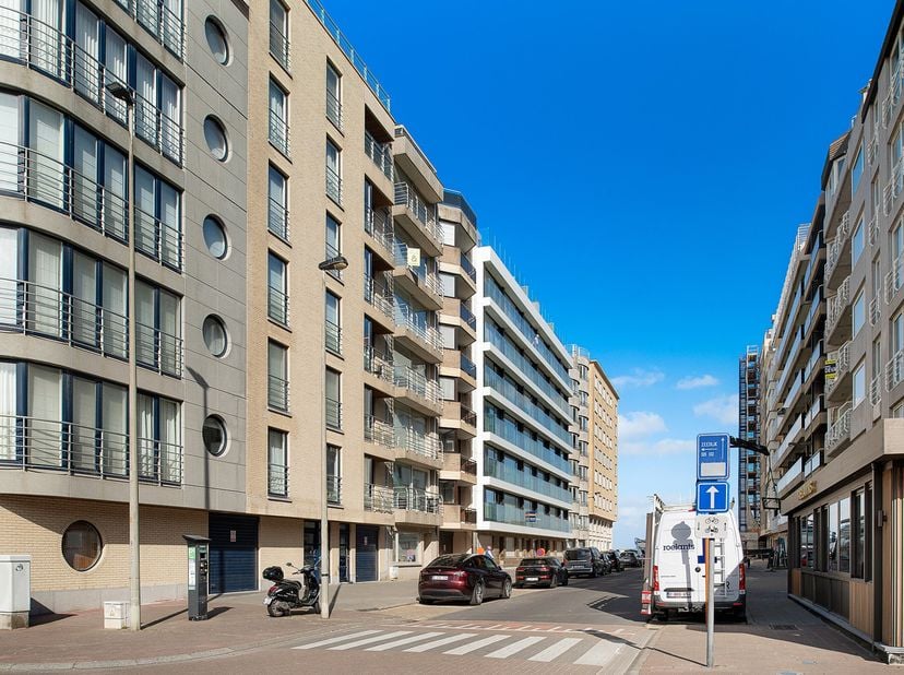 Appartement (92 m²) avec vue latérale sur mer, idéalement situé avenue des Hirondelles à Albertstrand, avec possibilité d’acquérir un emplacement de p
