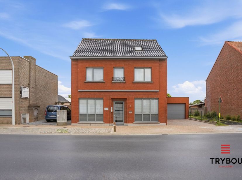 Op zoek naar een combinatie van wonen en werken? Deze alleenstaande woning in de Jonkershovestraat 59 biedt een unieke opportuniteit voor wie op zoek