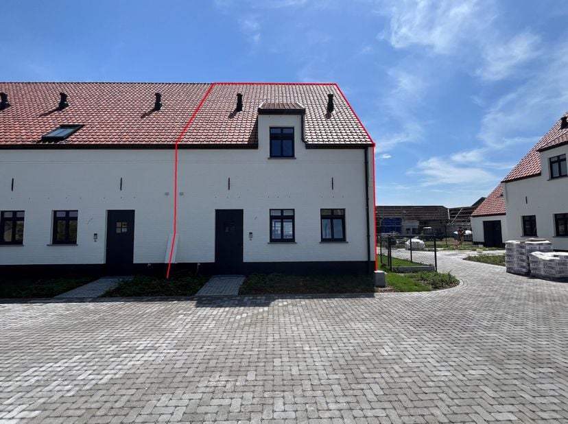 Deze nieuwbouwwoning, gelegen in Project Edelmoed, biedt alle comfort.<br />
De woning beschikt over een inkomhal met gastentoilet en een ruime leefru