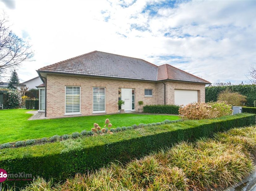 Fantastisch onderhouden woning op een rustige locatie in Hever<br />
Deze vrijstaande woning, gebouwd in 2004, is instapklaar en biedt vele troeven. D