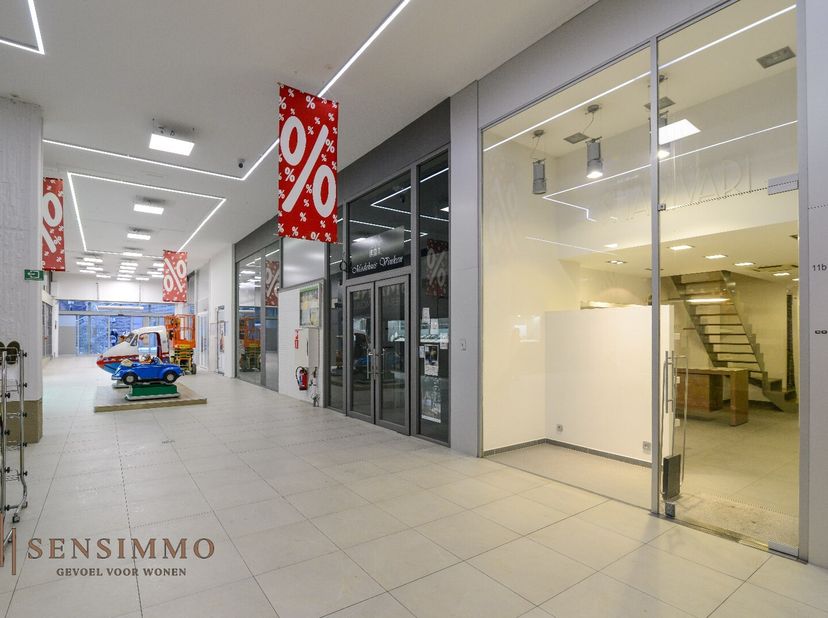 Bien professionnel à vendre
                    à 3600 Genk