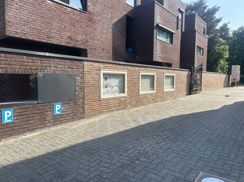 Ben jij op zoek naar een kantoorruimte in Wijchmaal (Peer)? Dan hebben wij gevonden wat jij zoekt!<br />
INDELING:<br />
- Open kantoorruimte<br />
-