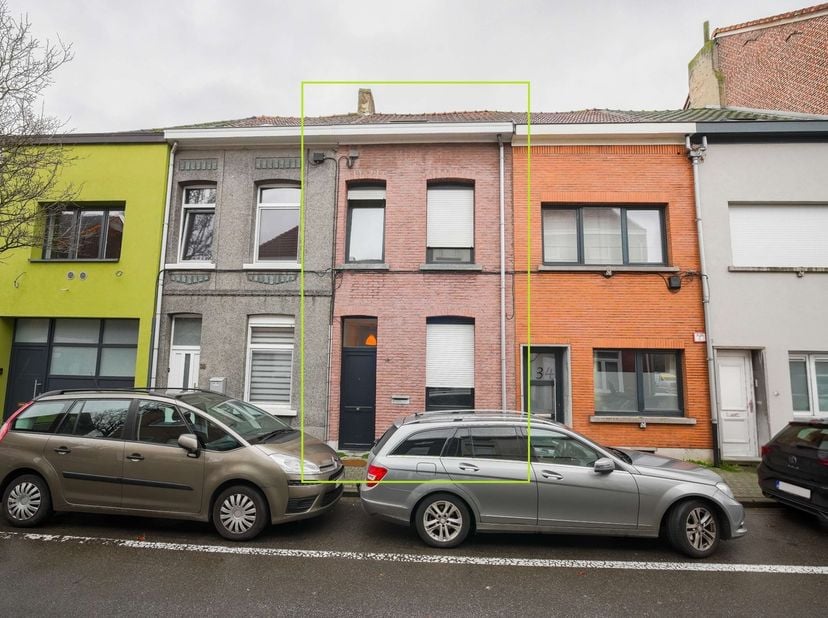 Bent u op zoek naar een ruime stadswoning met een praktische indeling en een gunstige EPC-score? Deze woning aan de Hamerstraat 36 combineert een cent