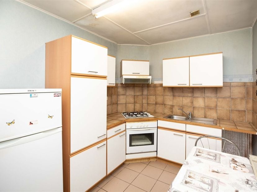 Authentieke stadswoning met 4 slaapkamers in hartje Tongeren <br />
<br />
Omgeving:<br />
+ Gelegen in het centrum van Tongeren<br />
+ Op wandel