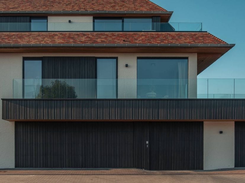Ondergrondse staanplaats te koop nabij het station en centrum van Waregem. De staanplaats is bereikbaar via de geautomatiseerde poort naar de ondergro