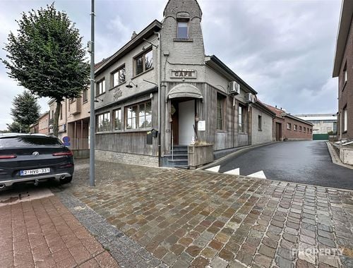                                         Bien commercial avec habitation à vendre à Westrozebeke, € 399.000
