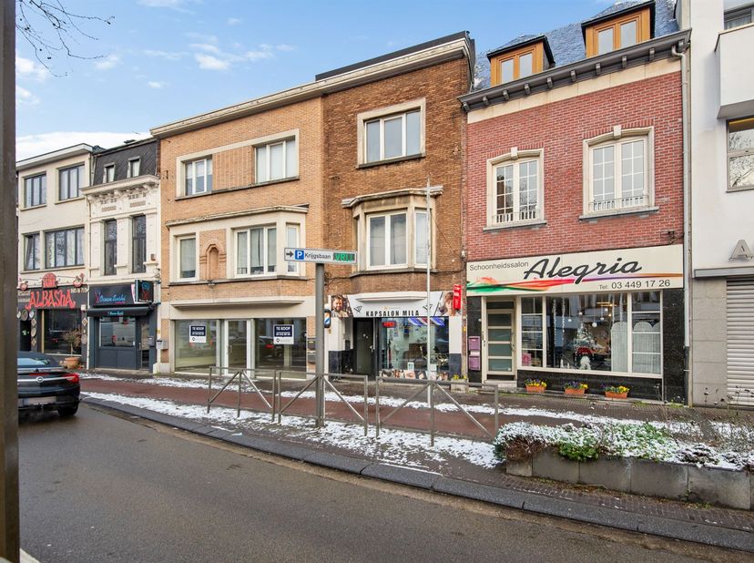 Gezellig appartement (60m²) voorzien van één slaapkamers op centrale ligging te Mortsel biedt tal van mogelijkheden voor starters of als investering!<