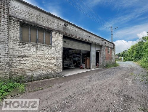                                         Handelsgelijkvloers te koop in Moeskroen, € 169.000
