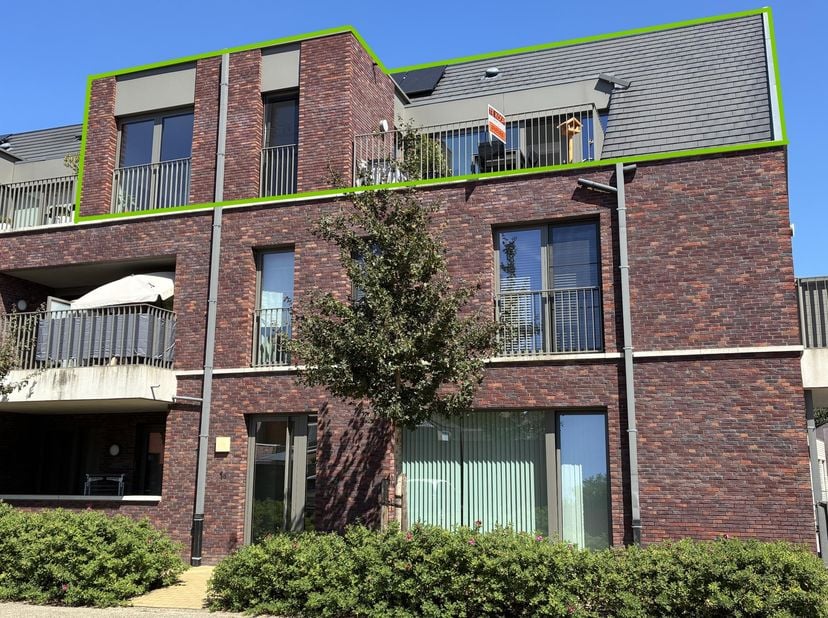 In dit appartement op de bovenste verdieping van een unit met 5 appartementen heb je een weids uitzicht over de “skyline” van Arendonk. <br />
<br />