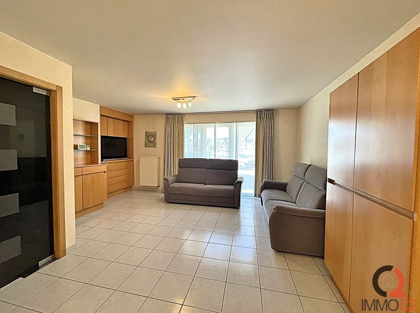Gelijkvloers appartement met 2 slaapkamers en zonneterras gelegen in Oostham centrum.<br />
Het appartement is als volgt ingedeeld:<br />
+ Inkomhal<b