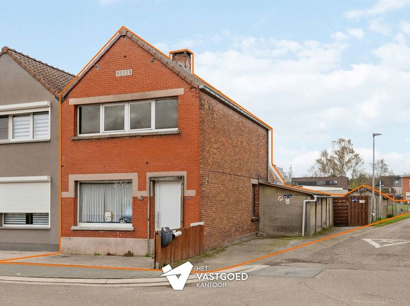 Ideale stadswoning nabij centrum<br />
Belangrijkste troeven:<br />
- Ideale stadswoning nabij centrum<br />
- Dak reeds gerenoveerd en geïsoleerd<br