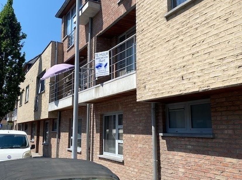 Bent u op zoek naar een ruim en instapklaar appartement waar comfort en gezelligheid centraal staan? Dan is dit prachtige appartement zeker een bezoek