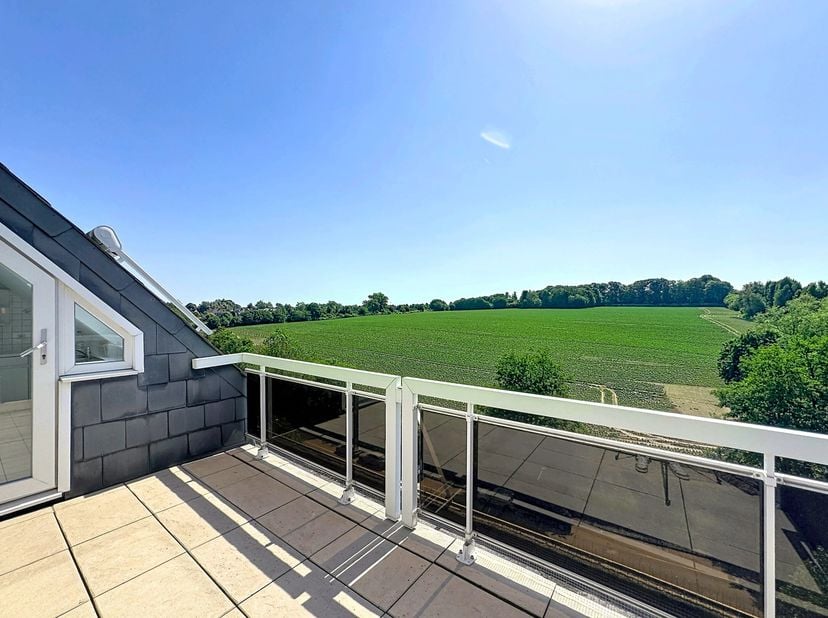 Gepresenteerd door Yanis Morsa: 0487 71 46 10 / yanis.morsa@victoire.be<br />
Victoire Junot biedt u dit aangename appartement van ±240 m², ideaal gel