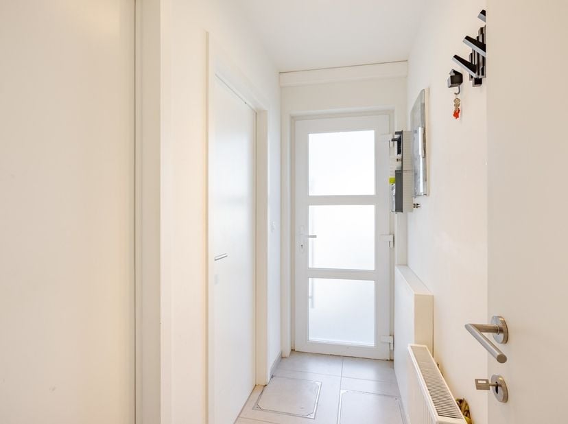 Afspraak bezoekdag TELEFONISCH via Jari Wante op 0470/21.14.82.<br />
<br />
Ontdek deze moderne, energiezuinige woning die volledig gerenoveerd wer