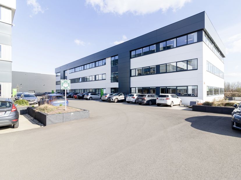 Au coeur de l'Axis Parc | Beau plateau de bureaux modulable&amp;#160;<br />
Acc&amp;egrave;s ais&amp;eacute; et environnement confortable<br />
LOCALISATION :<br