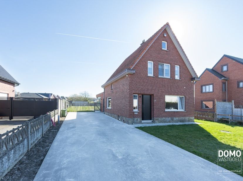 Heeft u interesse? Bekijk deze woning op onze website http://www.domovastgoed.be of contacteer ons op het nummer 011/96.49.96<br />
<br />
Deze stijlv