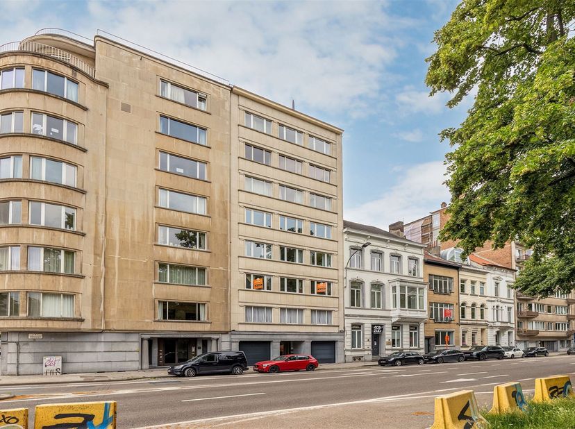 Spacieux appartement de 3 chambres (120 m²) bénéficiant d'un emplacement privilégié avec vue sur le Zuidpark (à proximité des transports en commun et